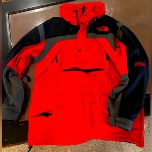 Men's extreme weather ski or snowboard North Face pullover
